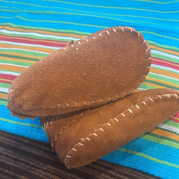 Mango baby Fringed leather boots

Rounded toe. Decorative fringing. - Picture 4 of 7